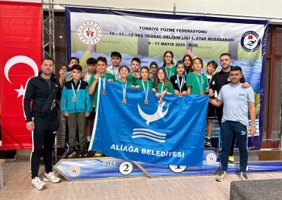 Aliağalı y&uuml;z&uuml;c&uuml;ler Rize&rsquo;den 16 madalya ile d&ouml;nd&uuml;
