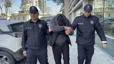 Alkoll&uuml; şahıs polislere saldırdı 