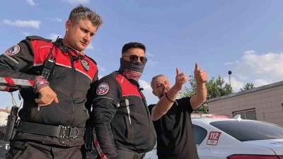 Alkoll&uuml; s&uuml;r&uuml;c&uuml; ile polis arasındaki ilgin&ccedil; diyalog kamerada