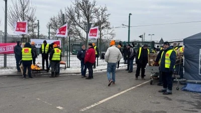 Almanya&rsquo;da 100 bin &ccedil;alışan iş bıraktı, toplu taşıma durma noktasına geldi