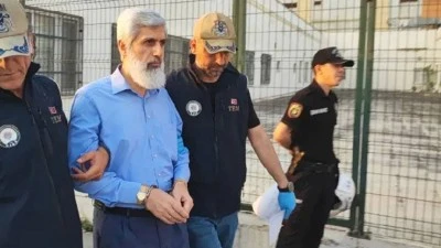 Alparslan Kuytul ile eşi Semra Kuytul'un da aralarında bulunduğu 56 ş&uuml;pheli adliyeye sevk edildi