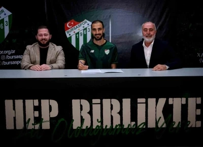 Alperen Babacan, Bursaspor&rsquo;a imzayı attı
