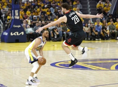 Alperen Şeng&uuml;n, Golden State karşısında double-double yaptı
