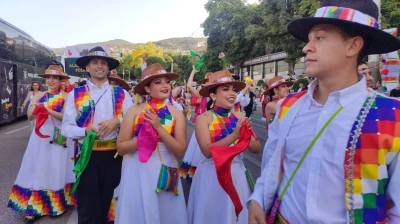 Altın Karag&ouml;z korteji Bursa sokaklarını renklendirdi