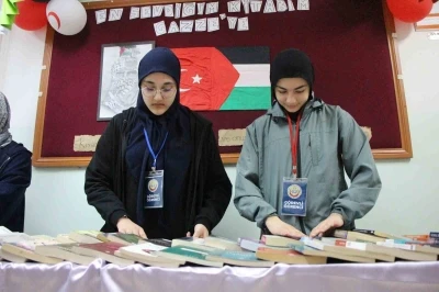 Amasyalı &ouml;ğrenciler Gazze&rsquo;deki &ccedil;ocuklar ve annelerine destek i&ccedil;in kitap sattı

