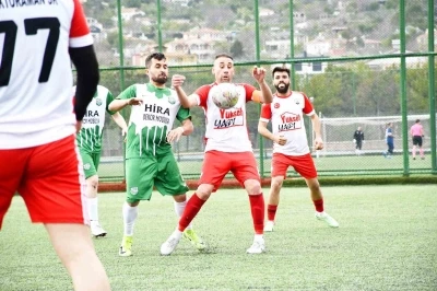 Amat&ouml;r ma&ccedil;ında 7 kırmızı kart &ccedil;ıktı, kazanan &ccedil;ıkmadı
