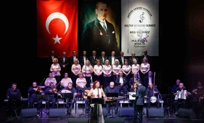 Amat&ouml;r sanat&ccedil;ılardan Mersinlilere T&uuml;rk Sanat M&uuml;ziği ziyafeti
