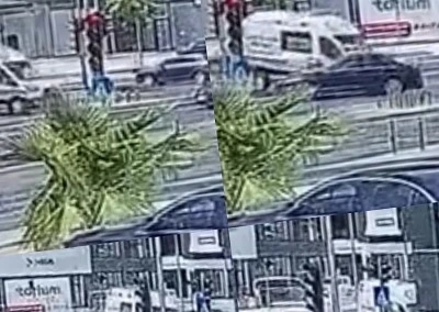 Ambulans ile otomobil &ccedil;arpıştı: 3&rsquo;&uuml; sağlık &ccedil;alışanı 5 yaralı