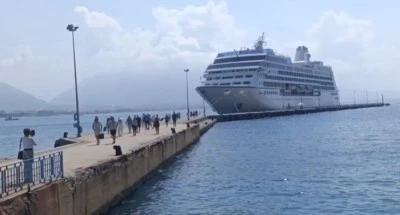 Amerikalı 602 yolcu ve 393 m&uuml;rettebatlı dev kruvaziyer Alanya'da
