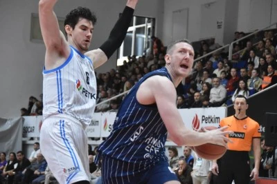 Anadolu Efes deplasmanda galip