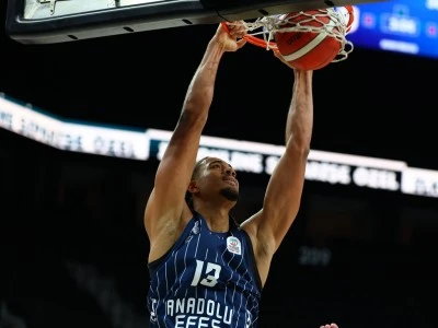 Anadolu Efes'e moral olan galibiyet