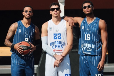 Anadolu Efes Spor Kul&uuml;b&uuml;, 50. yaş formalarını se&ccedil;ti