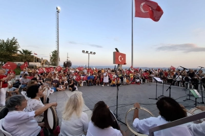 Anadolu Kadın Hareketi Derneği 30 Ağustos&rsquo;u Edremit&rsquo;te Kutladı