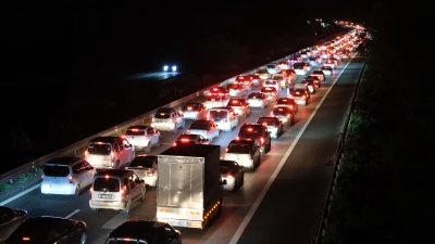 Anadolu Otoyolu D&uuml;zce ge&ccedil;işinde trafik durma noktasına geldi
