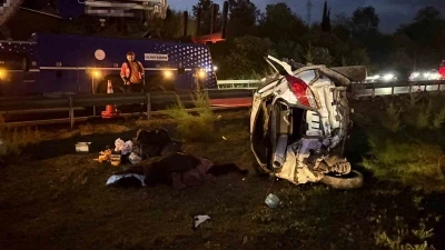 Anadolu Otoyolu&rsquo;nda otomobil devrildi: 1 &ouml;l&uuml;, 4 yaralı