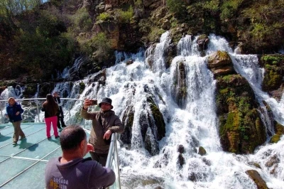 Anadolunun en etkileyici şelalelerinden Tomara Şelalesi ziyaret&ccedil;ilerini ağırlamaya başladı
