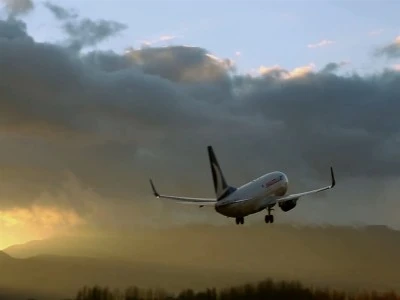 Ankara- Bing&ouml;l seferini yapan yolcu u&ccedil;ağı Elazığ Havalimanı&rsquo;na zorunlu iniş yaptı