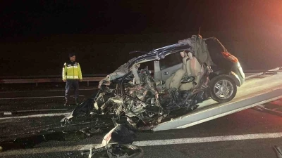 Ankara&rsquo;da feci kaza... 2 otomobil kafa kafaya &ccedil;arpıştı: 4 &ouml;l&uuml;, 1 yaralı
