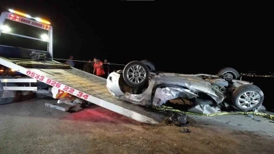 Ankara&rsquo;da iki otomobil kafa kafaya &ccedil;arpıştı: 3 &ouml;l&uuml;