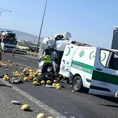 Ankara'da kamyonet, kamyona arkadan &ccedil;arptı: 1 &ouml;l&uuml;, 2 yaralı