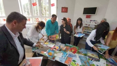 Ankara&rsquo;da ki eğitimcilerden depremzede &ccedil;ocuklara g&ouml;n&uuml;l k&ouml;pr&uuml;s&uuml;
