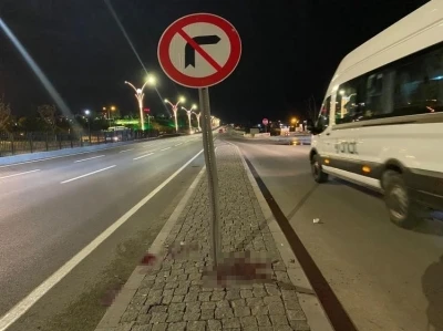 Ankara&rsquo;da motosiklet trafik levhasına &ccedil;arptı: 2 &ouml;l&uuml;
