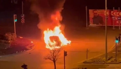 Ankara&rsquo;da otomobil alev alev yandı
