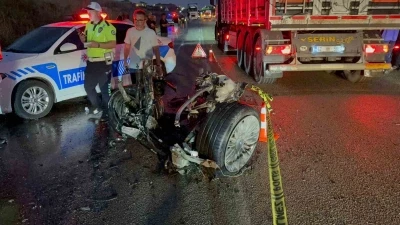 Ankara&rsquo;da tır ile otomobil kafa kafaya &ccedil;arpıştı: 1 &ouml;l&uuml;