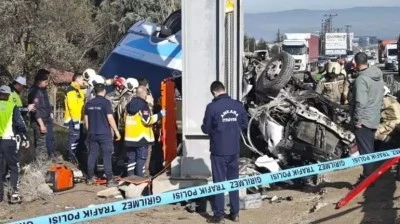 Ankara'daki feci kazanın acı bilan&ccedil;osu: 4 &ouml;l&uuml;, 13 yaralı