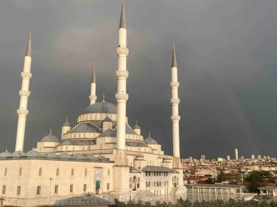 Ankara semaları g&ouml;kkuşağı ile renklendi
