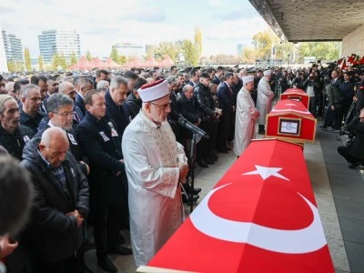 Ankara &uuml;&ccedil; şehidini dualarla uğurladı