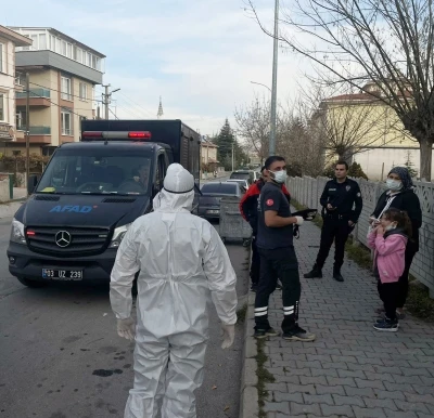 Anne ve 3 &ccedil;ocuğu zehirlenme ş&uuml;phesiyle hastaneye kaldırıldı