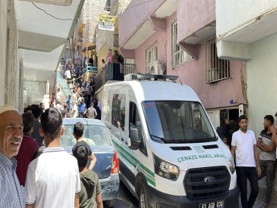 Anne ve babası evde &ouml;l&uuml; bulundu, 5 yaşındaki Dicle aranıyor