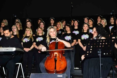 Bursa'da anneler sevdikleri şarkıları eğitim i&ccedil;in s&ouml;yledi