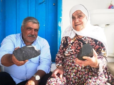 Anneler G&uuml;n&uuml; hediyesi &rsquo;g&ouml;kten&rsquo; indi: Bah&ccedil;esine g&ouml;ktaşı olduğu d&uuml;ş&uuml;n&uuml;len cisim d&uuml;şt&uuml;
