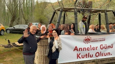 Anneler G&uuml;n&uuml;&rsquo;nde g&ouml;ky&uuml;z&uuml;ne u&ccedil;tular
