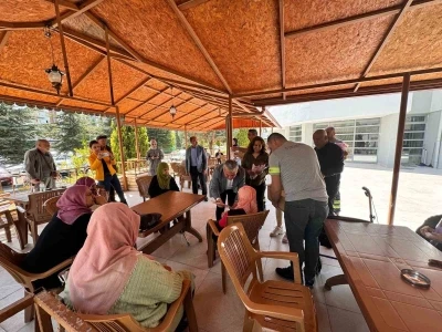 Anneler G&uuml;n&uuml;&rsquo;nde huzurevine anlamlı ziyaret
