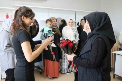 Anneler G&uuml;n&uuml;&rsquo;nde kadın kursiyerler unutulmadı
