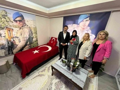 Anneler G&uuml;n&uuml;&rsquo;nde şehit annelerine anlamlı ziyaret
