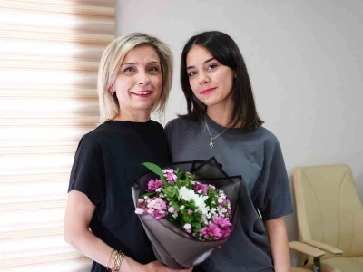 Anneler hem şaşırdı hem de g&ouml;zyaşlarına boğuldu
