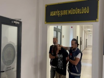 Annesini ve 5 yaşındaki kız kardeşini &ouml;ld&uuml;rd&uuml;