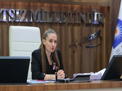 Antalya B&uuml;y&uuml;kşehir Başkan Vekili &Ouml;zdemir: CHP &ccedil;atısı altında siyaset yapıyorum
