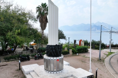 Antalya B&uuml;y&uuml;kşehir Belediyesi&rsquo;nde Şehitlere Saygı
