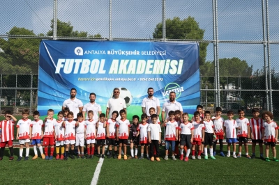 Antalya B&uuml;y&uuml;kşehir Gen&ccedil;leri Spora Kazandırıyor