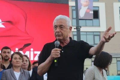 Antalya CHP İl Başkanlığı &ouml;n&uuml;nde miting d&uuml;zenlendi
