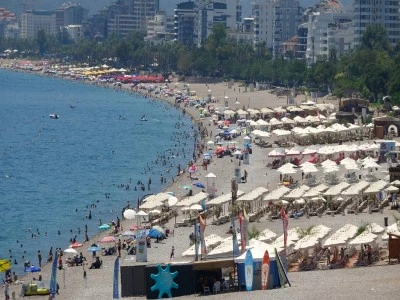 Antalya'da deniz suyu sıcaklığı 30 derecenin &uuml;zerinde