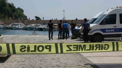 Antalya&rsquo;da denizde bir kişinin cansız bedeni bulundu
