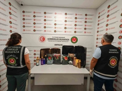 Antalya Havalimanı&rsquo;nda 19 kiloya yakın likit metamfetamin yakalandı