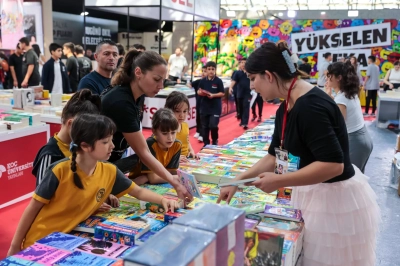 Antalya Kitap Fuarı&rsquo;na İlgi S&uuml;r&uuml;yor