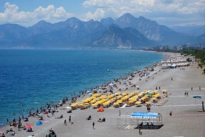 Antalya sahilleri hareketlendi